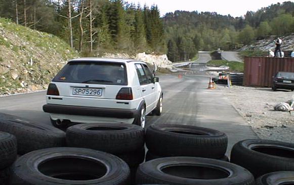 Robert Stendal i sin VW Golf kjrte inn til en 5/16 plass i klasse 2, og var godt fornyd med plassen.