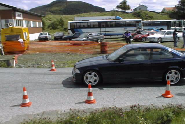 Besk fra BMW CCN Rogaland deltok i dagens lp. Her er det Henning Robberstad som skal ut  ratte med sin flotte 318is - 94, mod. Han kjrte fint med bilen, og havnet p 7/10 plass.