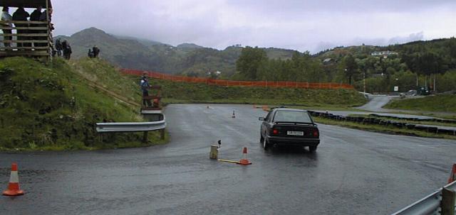 Alexander Paulsen kjrte fort med sin Cosworth, og var oppe  luktet p tidene til de aller beste i den modifiserte klassen. St p Alex. 