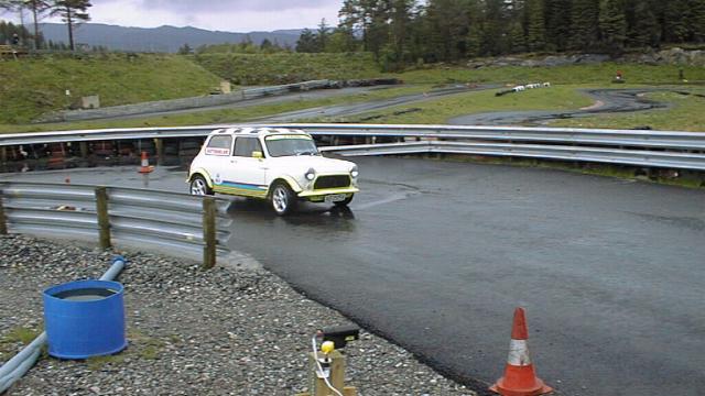 Geir Fonnes inn til plass nr. 1/10 i klasse 2 - modifiserte biler. Ingen berringer av kjegler, og dermed seier. Gratulerer !!