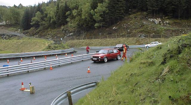 Grombilen VW Golf ble kjrt av eier Robert Stendal og lner Undertegnede. Bilen gjorde seg svrt bra, og slo til med beste rundetid i dag.