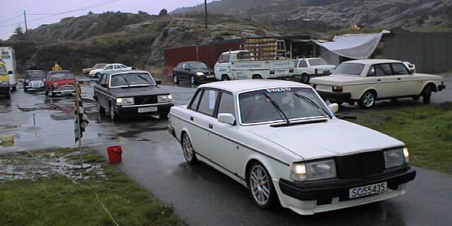 Nybegynnere settes alltid stor pris p, og denne gangen var det to Volvoer som skulle tynes p banen. Med i klassen var ogs en Sierra 4x4, som slo Volvoene og minien i klassen.
